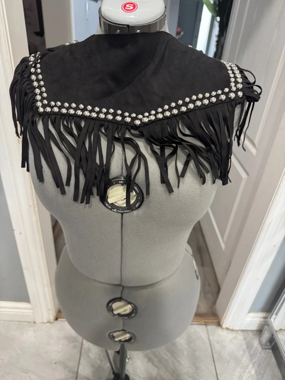 Women's Studded Suede Vest 70s Hippie - Sleeveless Open Front Tassel Vest Collar - Picture 2 of 4